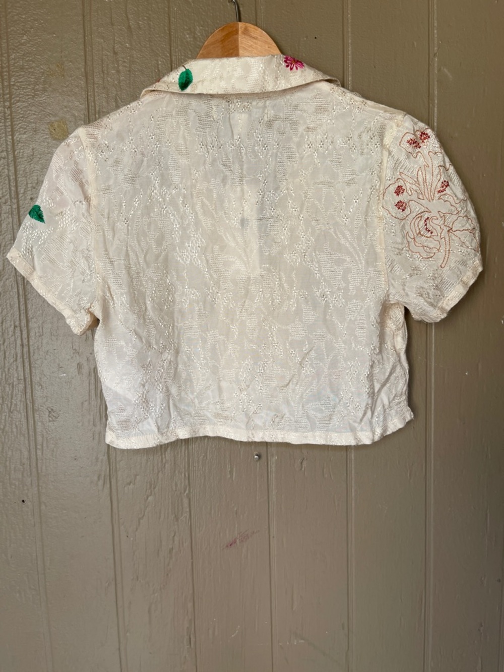 Urban Outfitters Eden Embroidered Souvenir  Button-Up crop shirt in botanical XS - Picture 2 of 8